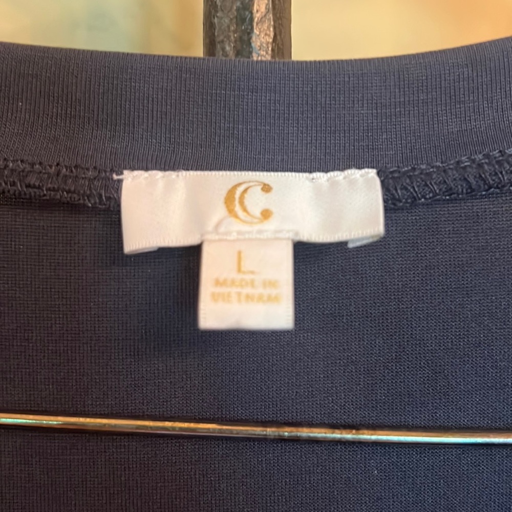 Charming Charlie Large High Low shirt